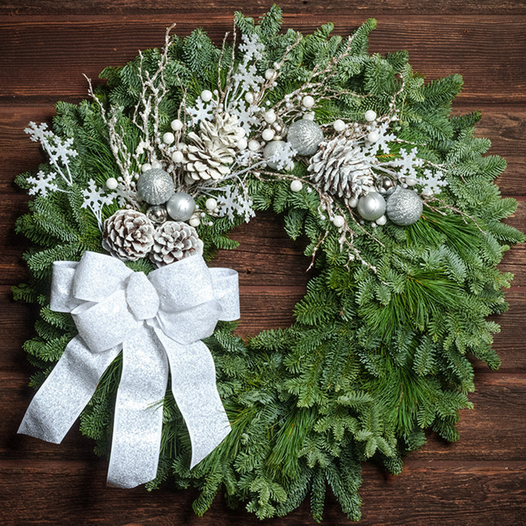 How to Decorate a White Christmas Wreath: Stunning Holiday Ideas