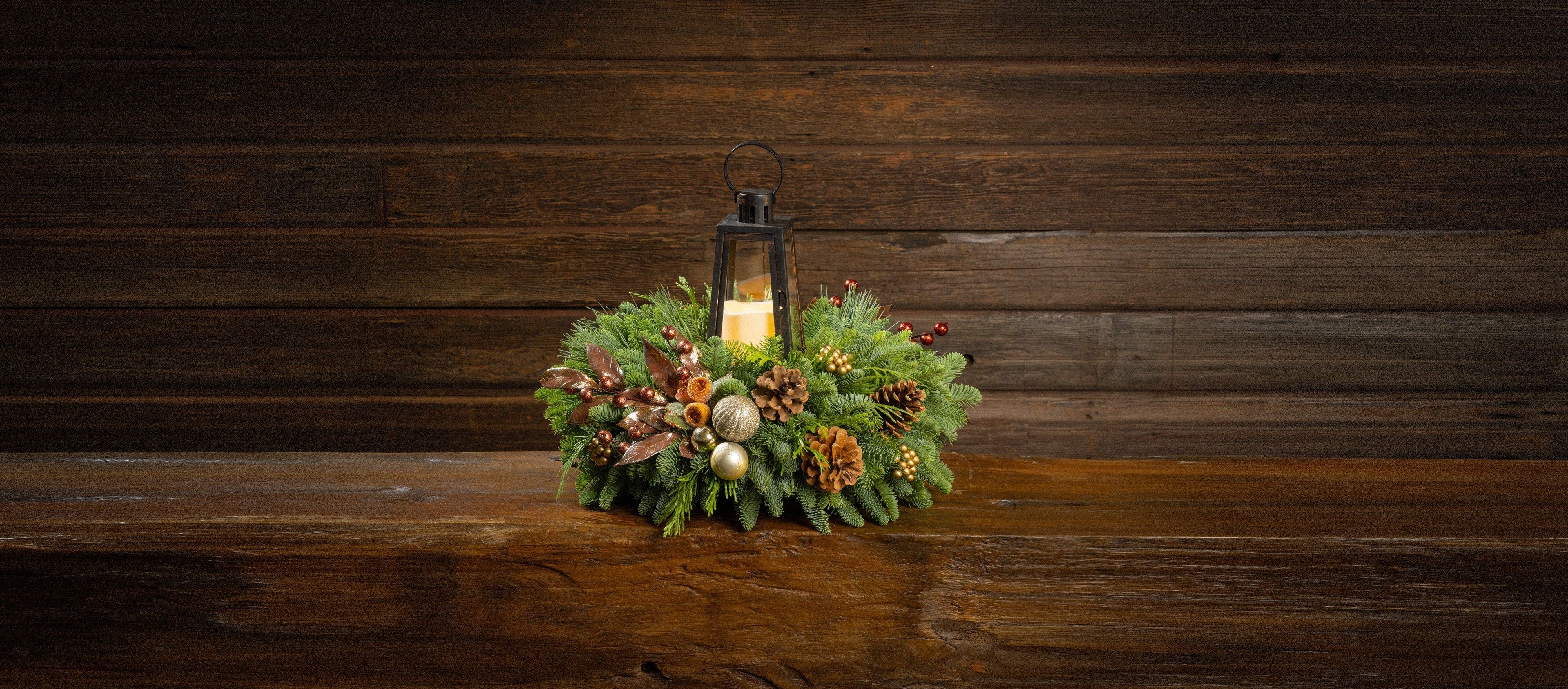 Centerpieces with Bronze lanterns