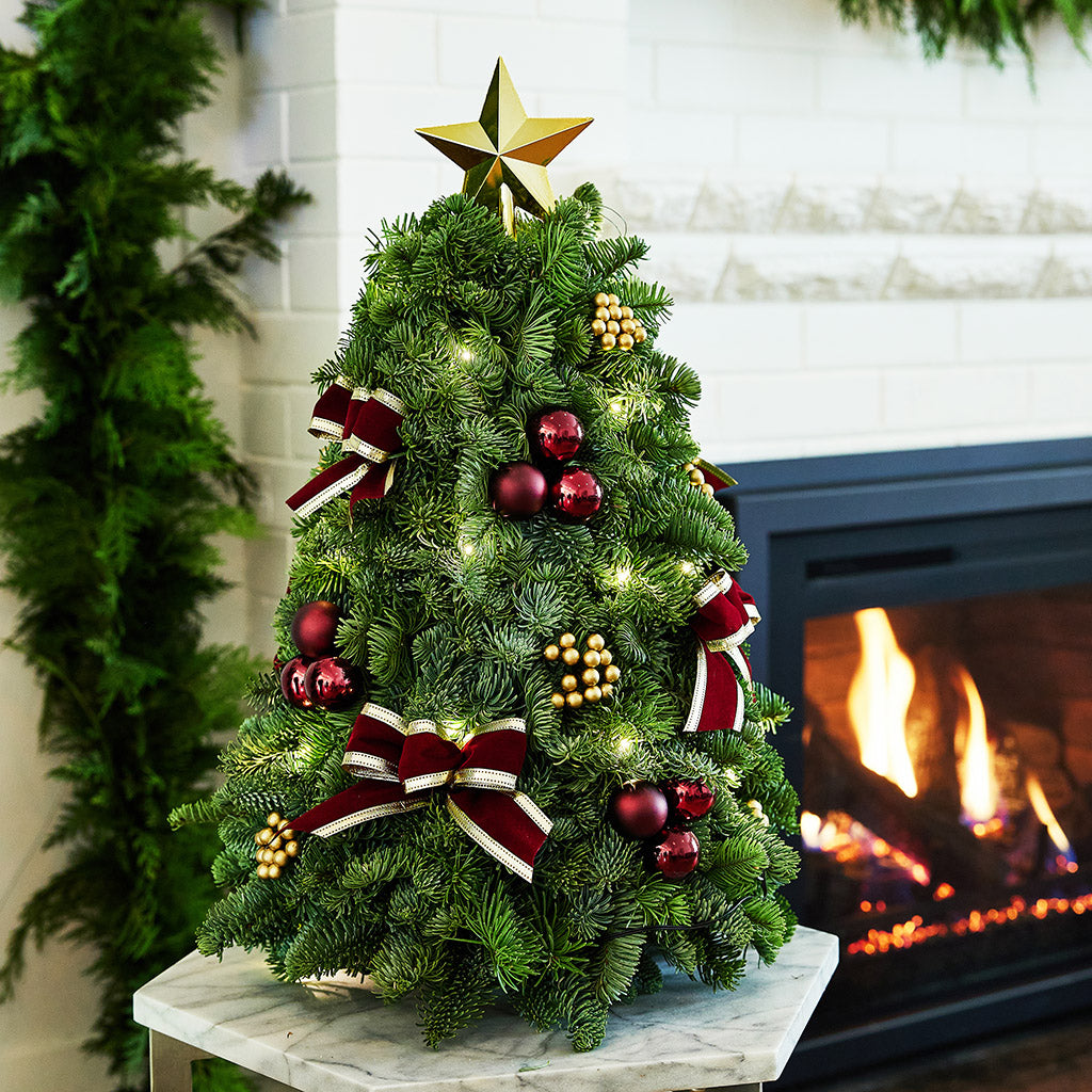 Decorating Natural Christmas Tree: Stunning Tips for a Cozy Holiday