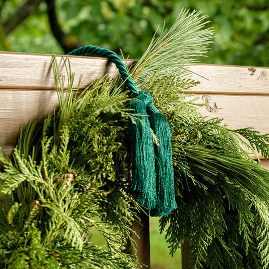 Green garland tie